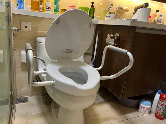 How to Prepare a Bathroom for an Older Parent Visiting Your Home