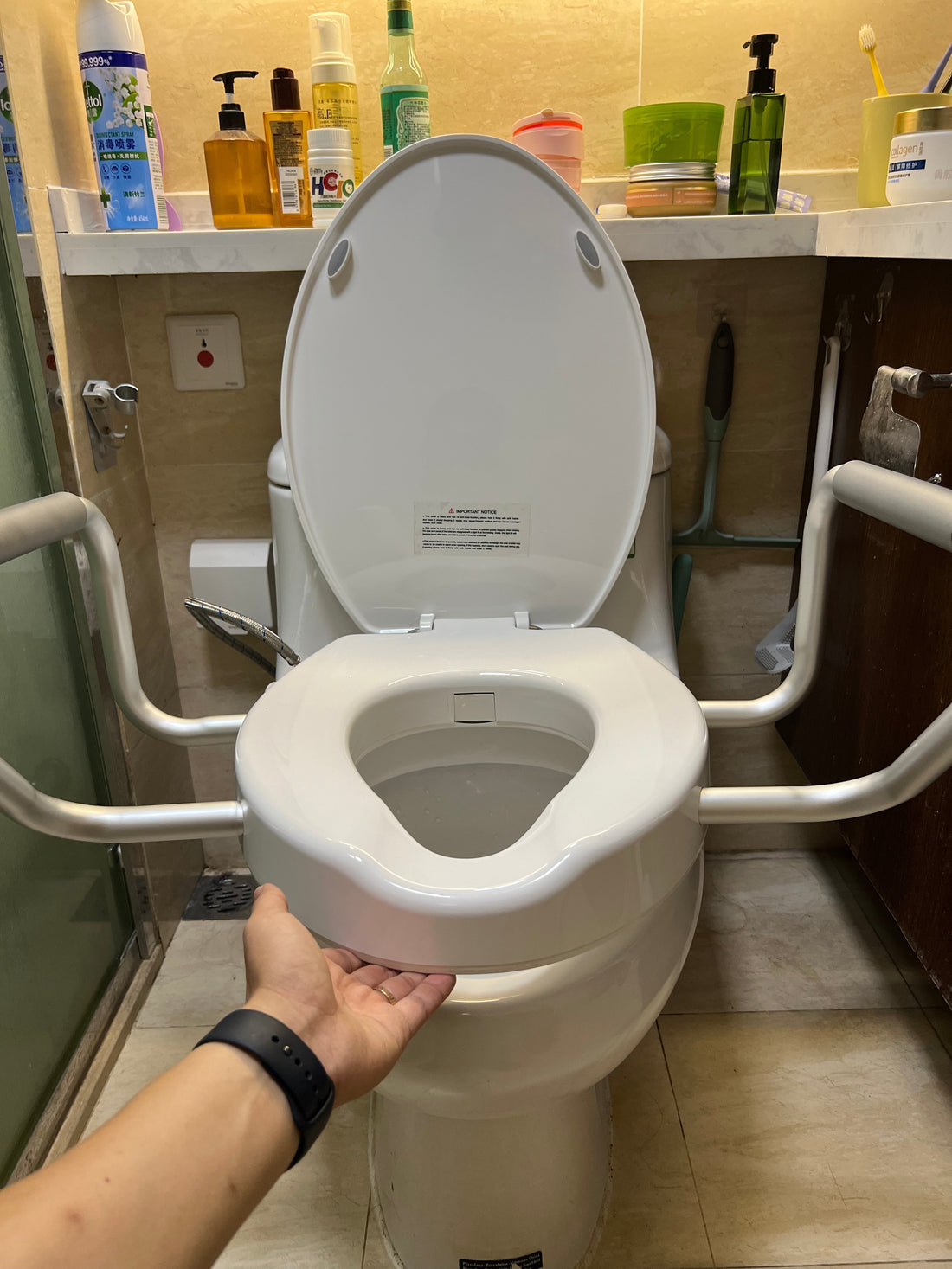 Toilet Safety Rails vs Toilet Safety Frames: Which One Is Better? - Marine Dana Store